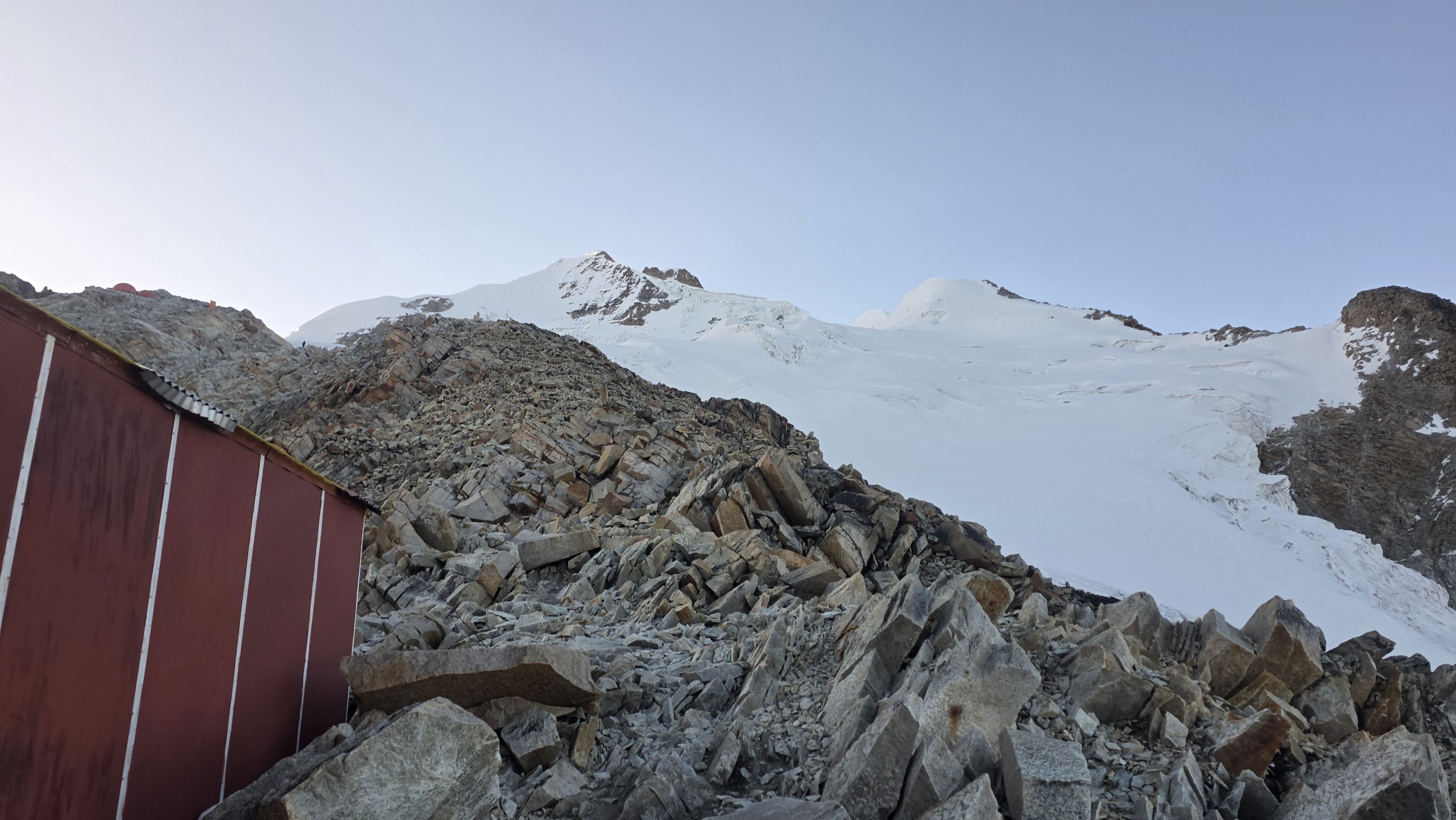 Huanya Potosi Bolivia. Refugio Campo Alto